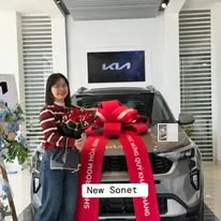 Hoạt động tư vấn và giao xe Kia tại Hòa Bình 2